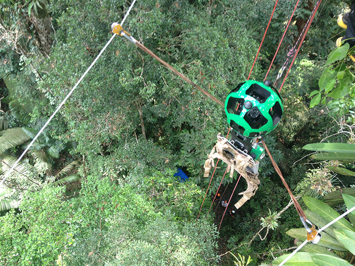 Trekker foi colocado em uma tirolesa especial para fazer fotos (foto: Reprodução/Google)