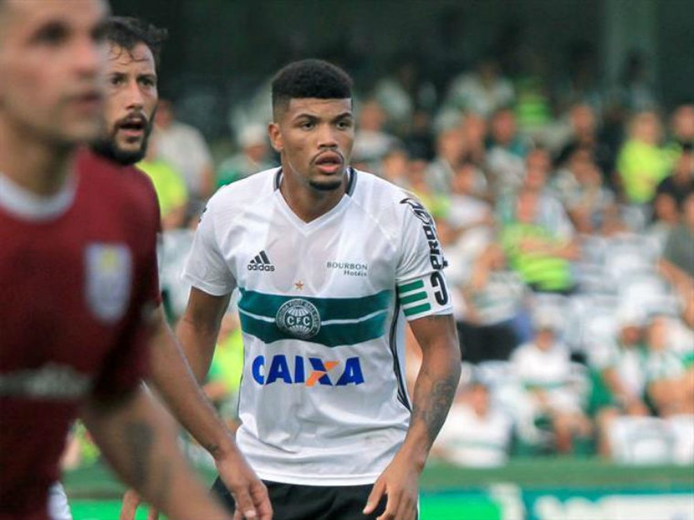 Após exames, Juninho deve ser oficializado nesta segunda-feira