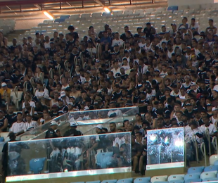 Torcedores do Corinthians no Maracanã (Foto: Reprodução SporTV) Torcedores do Corinthians no Maracanã (Foto: Reprodução SporTV)