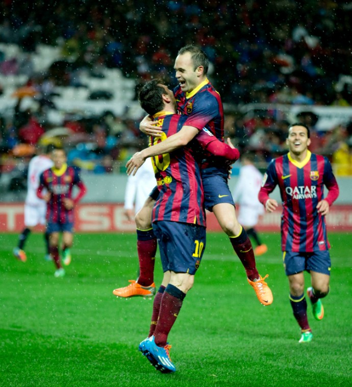 Iniesta e Messi gol Barcelona Sevilla (Foto: Getty Images)