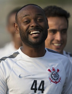 Criticado, Love tem três vezes mais gols que Guerrero e supera até Pato