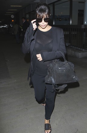 Kim Kardashian no aeroporto internacional de Los Angeles, nos Estados Unidos (Foto: X17/ Agência)