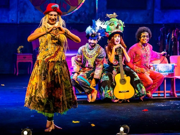 Lauana Piovani na peça infantil &quot;Mania de Explicação&quot; (Foto: Divulgação)