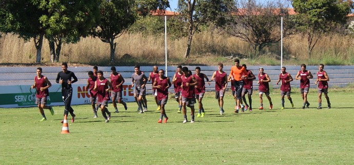 treino River-PI (Foto: Abdias Bideh/GloboEsporte.com)