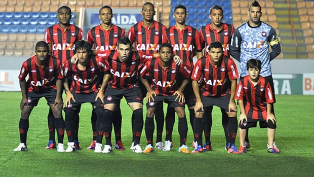 Atlético-PR vence o Barueri fora (Foto: Gustavo Oliveira/Site oficial do Atlético-PR) Atlético-PR vence o Barueri fora (Foto: Gustavo Oliveira/Site oficial do Atlético-PR)