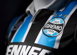 Grêmio e Umbro lançam réplica da camisa de 1995 (Foto: Umbro / DVG)