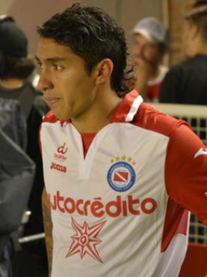Luciano Cabral Atlético-PR (Foto: Site oficial do Argentino Jrs/Divulgação)