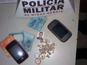 Parte do material apreendido pela PM (Foto: Polícia Militar/Divulgação)