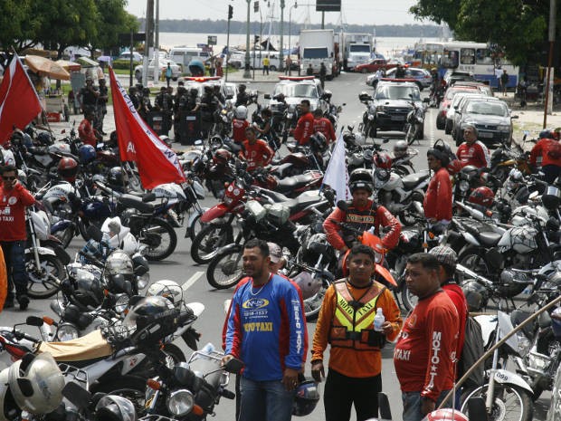 Para conseguir regularização da profissão mototaxistas fizeram várias manifestações (Foto: Fernando Araujo/O Liberal)