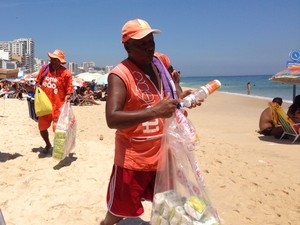 Vendedores de mate e biscoito na praia (Foto: Káthia Mello/G1 Rio) Vendedores de mate e biscoito na praia (Foto: Káthia Mello/G1 Rio)