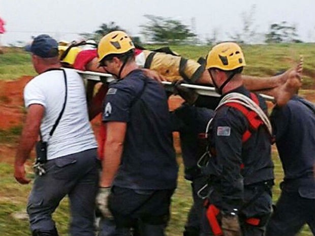 Buscas e resgate dos bombeiros duraram mais de duas horas (Foto: Visão Notícias.com)