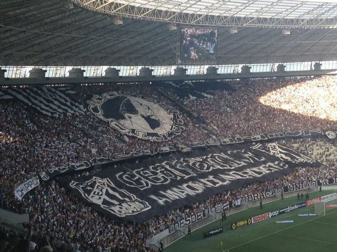 torcida, Ceará, bandeira (Foto: Thaís Jorge)