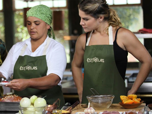 Priscila Fantin cozinha no Estrelas (Foto: Rede Globo/Divulgação)