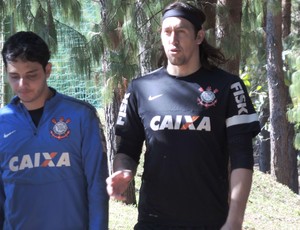 Após tratamento na folga, Cássio volta aos treinos com bola: 