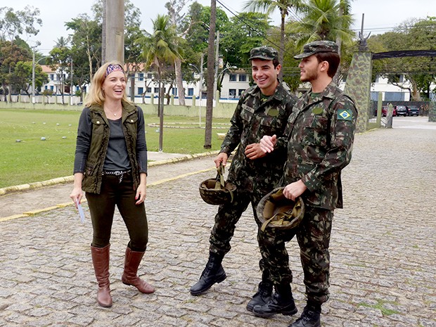 Angélica se diverte ao lado de Klebber Toledo e Anderson Di Rizzi (Foto: Estrelas / TV Globo)
