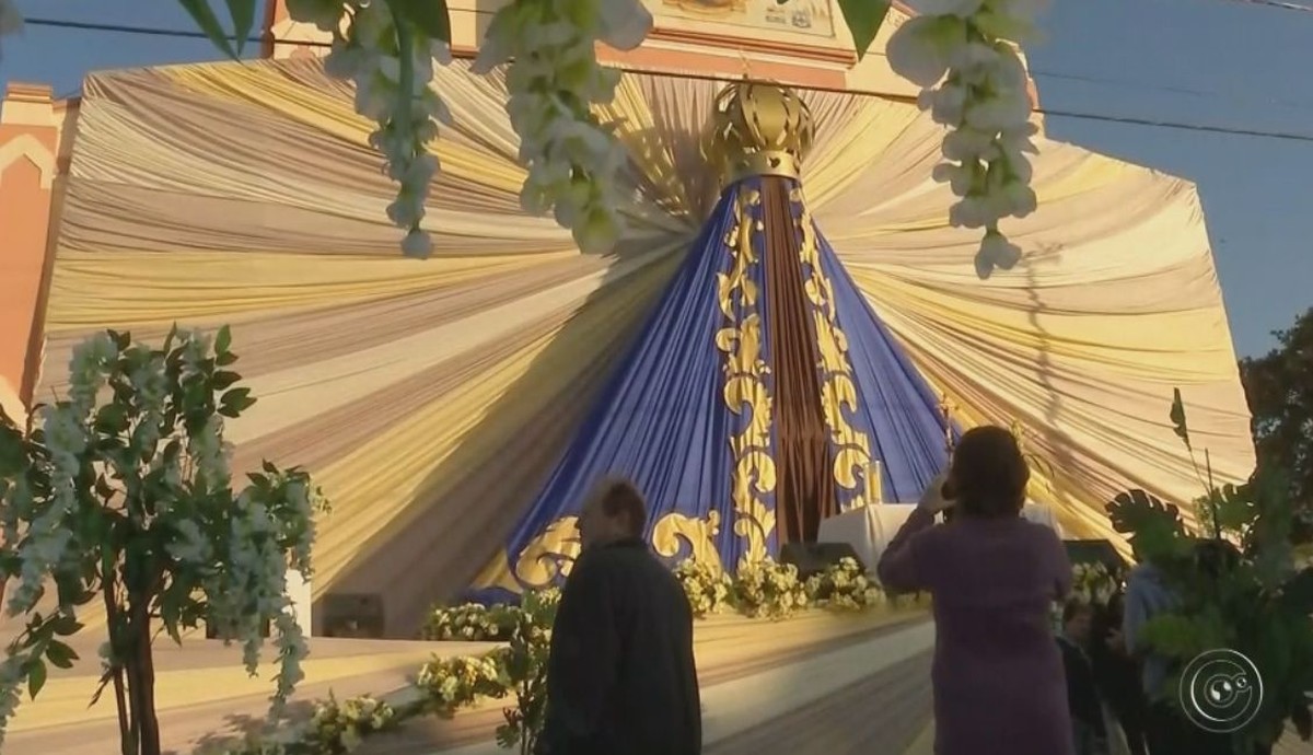 Ibitinga realiza tradicional procissão de Corpus Christi com tapetes ... - Globo.com