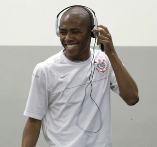 Timão usa chegada de Elias como trunfo para ‘turbinar’ Fiel Torcedor.