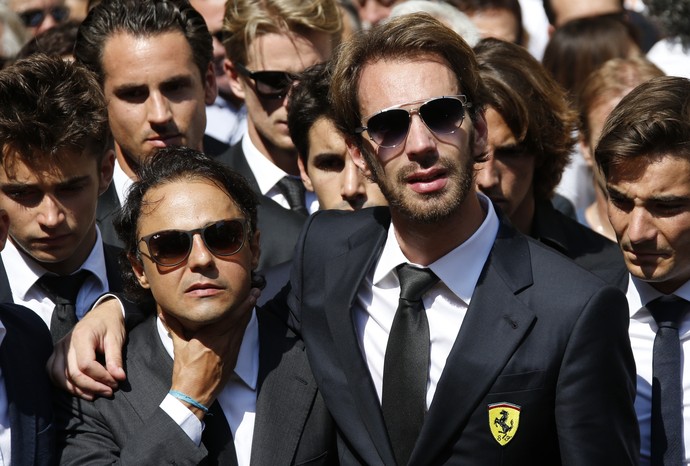 Felipe Massa e Jean-Eric Vergne no funeral de Jules Bianchi (Foto: AFP)