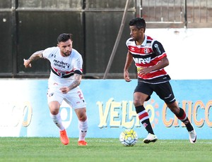 Léo Moura - Santa Cruz x São Paulo (Foto: Marlon Costa/Pernambuco Press)