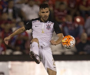 Chute torto de Bruno Henrique fatura a jogada mais bizarra da rodada