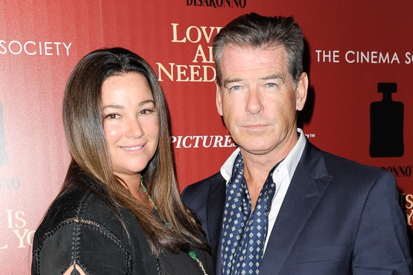 Com fogos de artifício em um castelo na Irlanda, o casamento de Pierce Brosnan e Keely Shaye Smith custou pouco mais de 3 milhões (Foto: Getty Images)