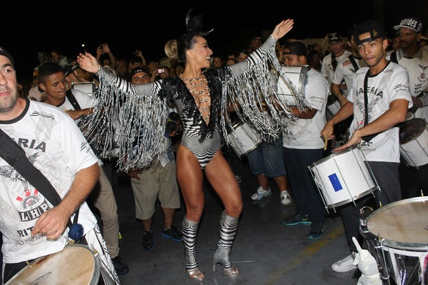 Sabrina Sato no último ensaio técnico antes do carnaval 2014 (Foto: Celso Tavares/ EGO)
