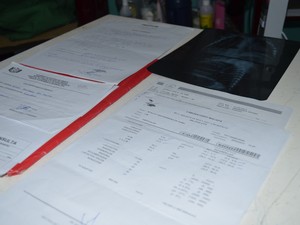 Exames solicitados para a realização de cirurgia (Foto: Graziela Miranda/G1)