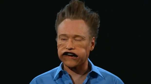O humorista Conan O'Brien leva uma rajada de ar no rosto em vídeo gravado em super câmera lenta (Foto: Reprodução)