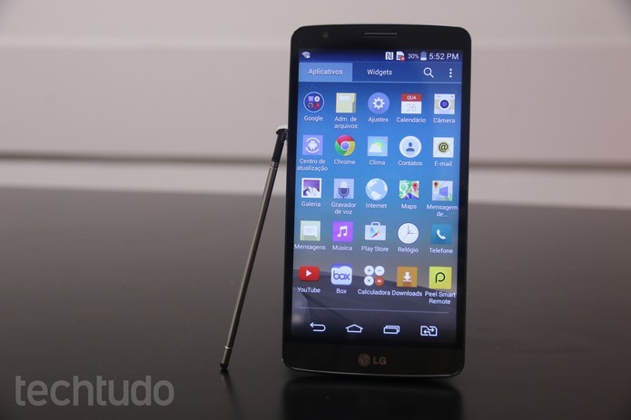 LG G3 Stylus tem design premium com botões na traseira (Foto: Lucas Mendes/TechTudo)