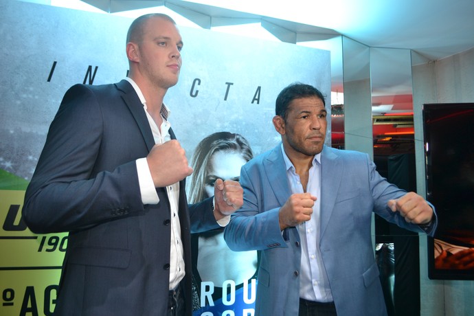 Stefan Struve e Rodrigo Minotauro (Foto: Marcelo Barone)