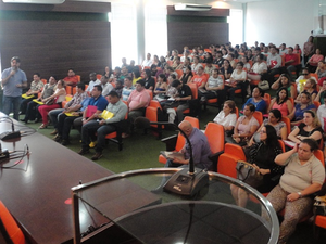 Aproximadamente 200 profissionais foram treinados nesta terça (9) (Foto: Divulgação/Sesau)