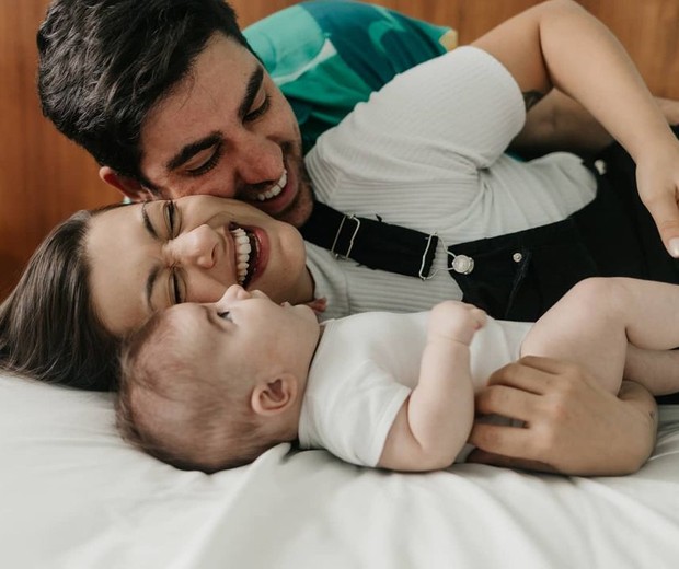 Marcelo Adnet e a mulher, Patrícia Cardoso, com a filha, Alice (Foto: Reprodução/Instagram) Marcelo Adnet e a mulher, Patrícia Cardoso, com a filha, Alice (Foto: Reprodução/Instagram)