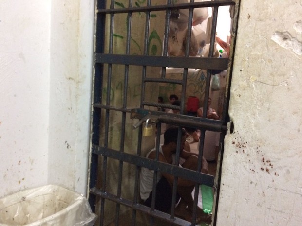 Presos são flagrados em celas da CPP (Foto: Cassiano Rolim/TV Anhanguera)