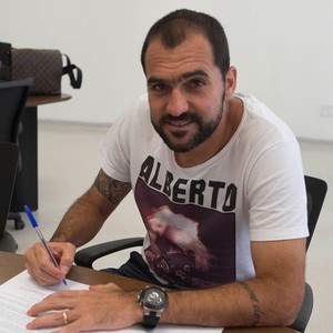 Danilo encontra torcedores em loja do Corinthians nesta quinta-feira