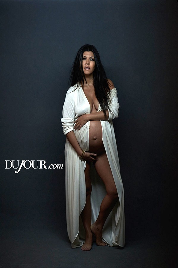 Kourtney Kardashian para a revista Dujour (Foto: Reprodução)