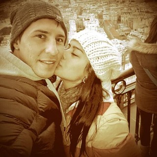 Larissa Riquelme com o namorado, Jonathan Fabbro (Foto: Twitter / Reprodução)
