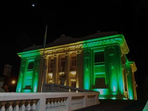 Palácio Rio Branco foi ornamentado com luzes verde e amarela (Foto: Gleilson Miranda/ Secom Acre )