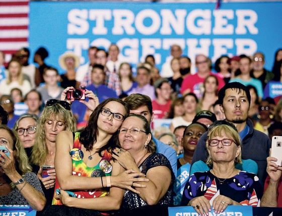 Apoiadoras  de Hillary Clinton em comício na Flórida (Foto: Scott McIntyre/The New York Times)
