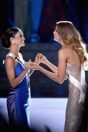 Pia Alonzo Wurtzbach e Ariadna Gutiérrez no Miss Universo em Las Vegas, nos Estados (Foto: Ethan Miller/ Getty Images/ AFP)