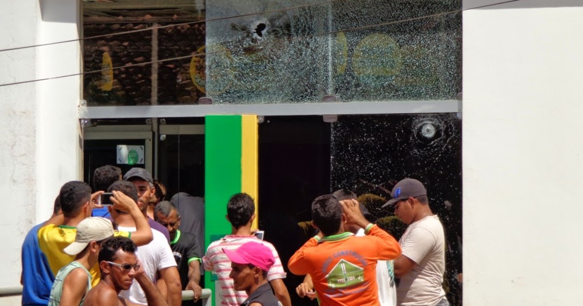 G1 Assaltantes liberam reféns de assalto a banco em Placas diz GTO