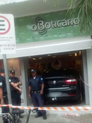 G1 Motorista Confunde Pedais Invade Loja E Atropela Mulher Em