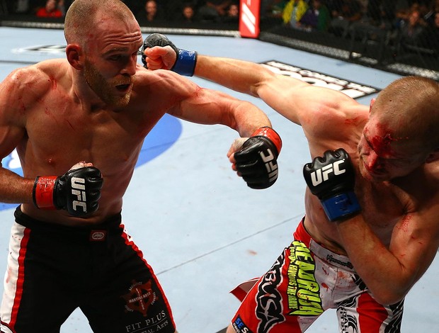 UFC 152 T.J. Grant e Evan Dunham (Foto: Agência Getty Images)