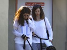 Abatida, Selena Gomez leva seus cachorros ao veterinário