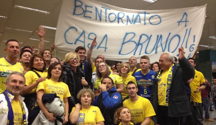 Faixa dando as boas vindas à Bruninho em sua volta ao Modena, da Itália (Foto: Reprodução Facebook)