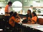 Daniela Mercury janta com a mulher em São Paulo