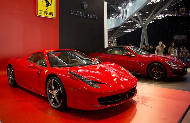 Ferrari e Maserati no estande da Fiat (Foto: Autoesporte)