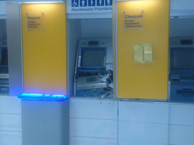 Caixa eletrônico foi danificado em banco de Itapetim (Foto: Divulgação/Polícia Militar)