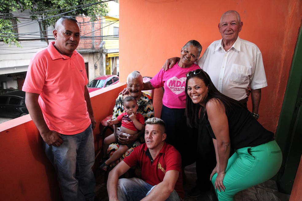Várias gerações da família de Maria Cândida, de 113 anos (Foto: Fábio Tito/G1)