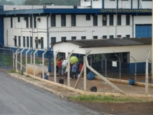 Visita ao detentos do pavilhão D foi suspensa neste sábado e no domingo (Foto: Eduardo Guidini/G1)