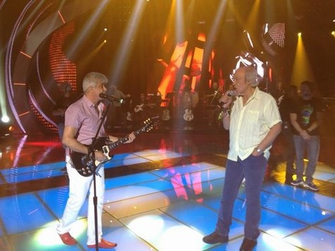 (Foto: Lulu Santos ensaia com Erasmo Carlos para o 'The Voice Brasil'/Reprodução-Twitter)